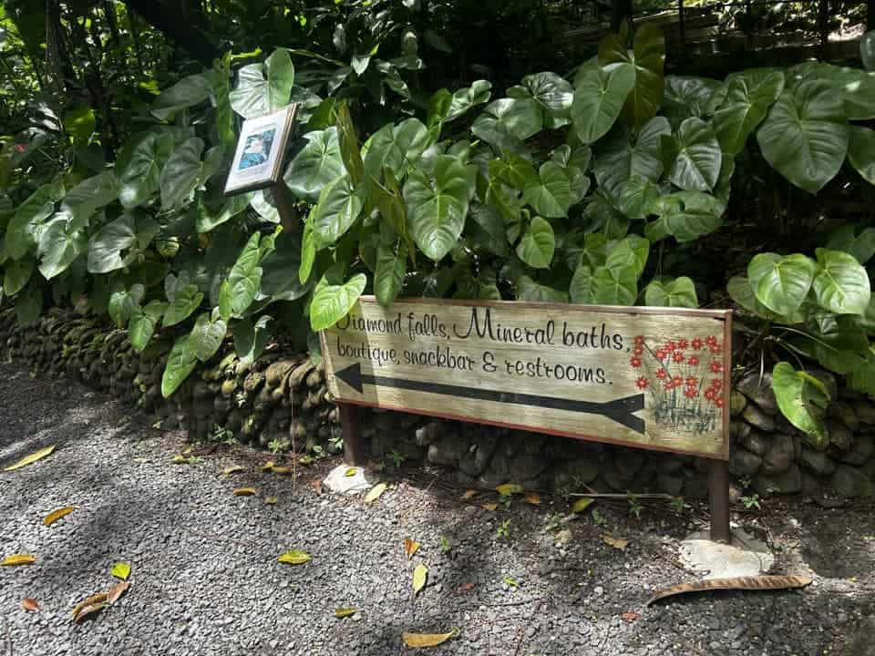 wooden sign with an arrow directing you to the Diamond Falls, Mineral baths, boutique, snackbar, & restrooms.