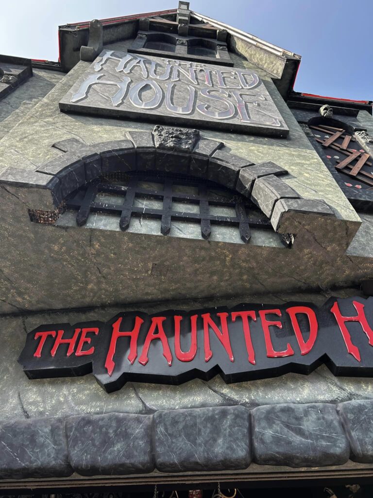 A haunted house is a great activity when you only have one day in Niagara Falls with kids.